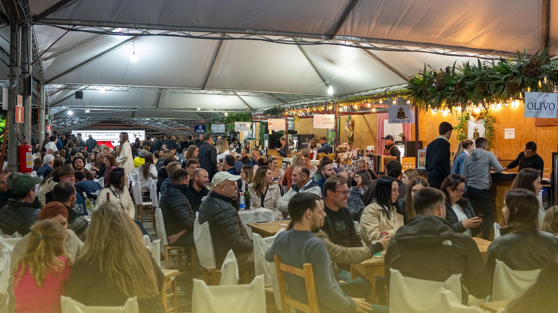 FenaMassa 2025 estreia com casa cheia, desfile emocionante e sabor para todos os gostos